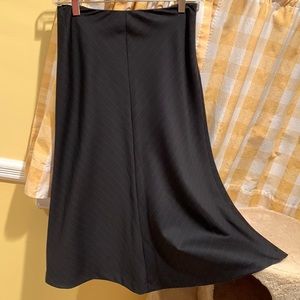 Long & sleek skirt for desk to dancing